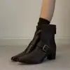 Versão em couro macio~botas curtas de salto alto marrom retrô para mulheres, novo estilo de botas Martin de salto grosso, botas elásticas justas de bico quadrado francês