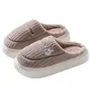 Pantuflas de algodón con sensación de pisar caca para mujer, nuevo estilo popular 2026 para otoño e invierno, pantuflas cálidas de felpa con suela gruesa para casa, para pareja, para hombre