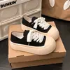 Mocasines feos-lindos de dedo gordo para mujer, zapatos chic, versátil modelo nuevo primavera-verano 2026, zapatos de lona de doble uso, zapatos blancos de suela gruesa