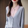 Nuevo cárdigan de punto para mujer, otoño e invierno, lana peinada de doble hebra, cuello polo, estilo de dos piezas falsas, chaqueta versátil a la moda para reducir la edad
