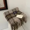 Bufanda de Cuadros Otoño e Invierno 2025 para Mujer Estilo Coreano Borlas Protección Cálida para el Cuello Bufanda Gruesa de Mohair