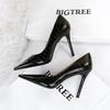 18249-1 Retro Europeos y Americanos Sexy Discoteca Tacones Altos Metal Piedra Patrón Stiletto Tacones Altos Boca Baja Punta Puntiaguda Zapatos
