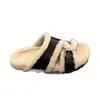Pantuflas de algodón moda punta abierta suela gruesa otoño e invierno hebilla de cuero estilo coreano lateral mujer lana de cordero 2026 felpa de una tira