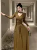 Vestido Minimalista Único Chique com Fitas Vintage, Vestido Justo, Item Popular Feminino de Outono Guangzhou Treze Passos