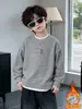 Sudadera de cuello redondo para niño 2522 Otoño Invierno Ropa con capa interior engrosada para bebé niño 2026 Nuevo Top cálido para niños