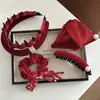 Diadema Roja de Atmósfera de Año Nuevo con un Toque de Lujo, Diadema de Borde Ancho, Exquisito Pasador Triangular para la Parte Trasera de la Cabeza, Accesorio para el Cabello para Mujeres