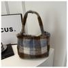 Bolso de Mano de Peluche para Mujer Ligero Gran Capacidad Styliken Estilo Coreano Bolso Casual 2024 Nuevo Bolso Cubo de Textil Suave
