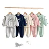 Conjunto Elegante para Niña para Otoño e Invierno 2026 Nuevo Conjunto de Dos Piezas para Bebé: Sudadera de Manga Larga con Lazo y Pantalones Casuales a Rayas