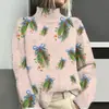 Nueva sudadera de punto cálido para mujer con cuello alto y estampado digital navideño de otoño e invierno, disponible para venta al por mayor a partir de una pieza