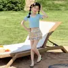Maiô Duas Peças Infantil 2026 Novo Modelo para Crianças Maiores, Conjunto Duas Peças Estilo Doce de Menina Saia Bolo Xadrez