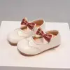 Zapatos Escolares Brillantes de Cuero Estilo Británico para Niñas con Lazo Decorado de Cuerda de Perlas 2026 Primavera Nuevos Zapatos Pequeños de Cuero Venta al por Mayor