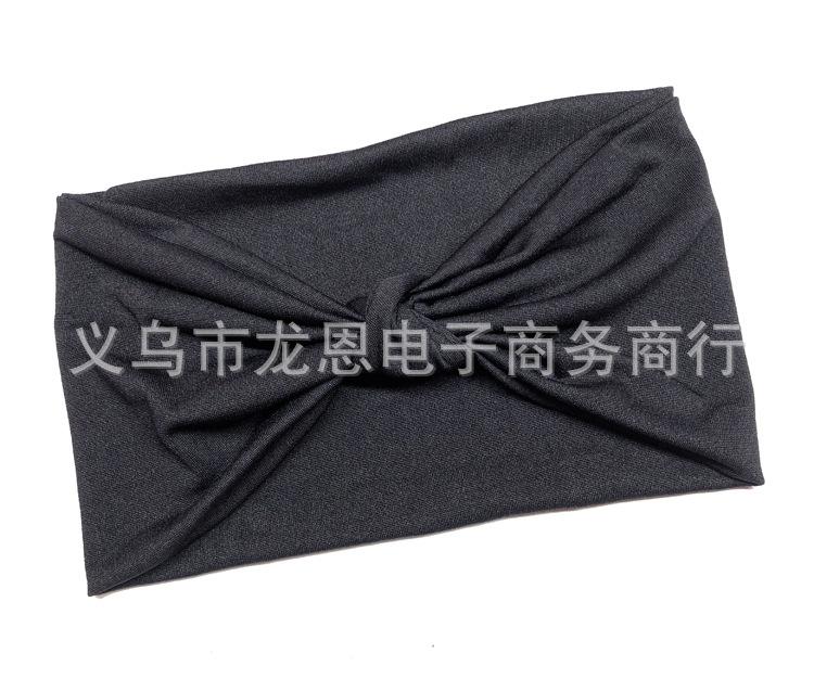 黑色
