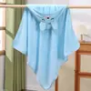 Manta de Bebê Feita de Tecido Coral Fleece, Confortável e Respirável, Design Único de Animal em Desenho Animado, Cor Sólida, Toalha de Banho Respirável com Capuz para Recém-Nascidos