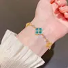Pulseira de Flor Vazada em Rombos de Zircônia Luxo Acessível Francês Pulseira de Alta Qualidade Pulseira Estilo Palaciano Retrô Europeu e Americano
