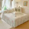 Saia de Cama Acolchoada 100% Algodão Conjunto de Quatro Peças Saia de Cama Estampada Estilo Pintura a Óleo Capa de Edredom com Renda Francesa Antiderrapante Conjunto de Quatro Peças 100% Algodão