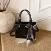 Bolso de Mano de Alta Gama Exquisito de Nicho Retro para Mujer 2026 Nuevo Estilo Coreano de Moda Textura Elegante Bolso Cruzado con Estilo para Dama