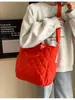 Bolsa de Tecido Transfronteiriça para Mulheres, Grande Capacidade, Nova Bolsa de Ombro Transversal Acolchoada Outono e Inverno 2026, Bolsa Tote de Alta Qualidade para o Dia a Dia