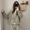 Chaqueta casual con cuello en V de diseño para mujer 2026 otoño nuevo versátil adelgazante temperamento gabardina corta moderna