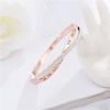 Nueva pulsera de acero de titanio oro rosa con diamantes completos para mujer, pulsera de pareja que no se desvanece, joyería de mano de acero inoxidable al por mayor