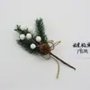 Decoraciones Navideñas en Stock con Bayas Rojas y Piñas, Envío Directo de Fábrica para Comercio Transfronterizo, Decoraciones Navideñas Artificiales Personalizadas al por Mayor