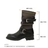 Botas de Moda com Bico Redondo, Patchwork e Salto Bloco para Mulheres 2026 Outono/Inverno Novo Estilo Fivela Versátil Afuniladas com Franzidos no Tornozelo Botas de Cavaleiro