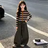 Conjunto de Cardigan e Suéter para Meninas Outono Inicial 2026 Novo Estilo Crianças Maiores Top Listrado e Calça Curva Estilosa Conjunto de Duas Peças
