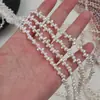 Suministro Directo de Fábrica 4-5mm Escalonado Tres-Siete Agujero Perlas de Arroz Perla de Agua Dulce Natural Perlas de Pétalo Collar Producto Semi-Terminado