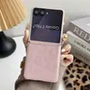 Funda para Teléfono Samsung Zflip7 Aplicable Transfronteriza con Estampado de Leopardo, Hebilla Lateral con Borde Plateado, Correa de Mano, Zflip6/ Funda Protectora Plegable al 50% de Descuento