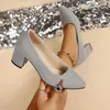 Fornecimento Exclusivo Transfronteiriço de Sapatos de Salto Bloco Quadrados Brancos para Mulheres, Sapatos de Salto Médio para o Trabalho, Tamanho Grande Versátil Estilo Profissional