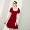 Vestido de Noche Estilo Hepburn 2026 Modelo Nuevo para Registro de Matrimonio, Elegante Vestido Blanco Corto con Encanto de Hada