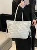 Bolso de Mano Retro Francés de Color Contrastante Mate para Mujer 2025 Nuevo Bolso de Viaje de Alta Gama Bolso con Relieve para Llevar en la Mano o al Hombro