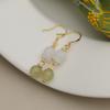 Novo estilo chinês verde Hetian calcedônia brincos nicho design branco berm orquídea requintado flor brincos para mulheres primavera e verão estilo fada