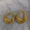 Brincos de Metal Únicos de Mola Distorcida Europeus e Americanos para Mulheres Irregulares Novos Tendência Nicho Design Brincos Dourados de Alta Qualidade