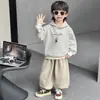 Conjunto de Ropa de Otoño para Niños 2026 Nuevo Estilo Coreano Bonito Sudadera con Capucha Rayada para Bebé Conjunto de Tres Piezas de Otoño para Niños