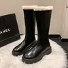 Nuevas botas cálidas de otoño e invierno, zapatos de algodón versátiles, botas altas estilo caballero con forro de felpa y suelas gruesas, botas de nieve de moda 2026, engrosadas