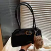 Bolsa Pequena Matte Transfronteiriça para Axila Feminina 2026 Nova Moda Bolsa de Ombro para o Dia a Dia Outono e Inverno Bolsa Baguete Estilosa Retrô