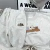 Conjunto de invierno de dos piezas para niños, casual, holgado, grueso y con forro polar, estilo coreano, para niños y niñas, con diseños de dibujos animados y pantalones deportivos versátiles