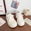 Zapatillas de suela gruesa color blanco lechoso para niña, lindas y peculiares, nuevos mocasines de nicho para estudiante Otoño 2026, zapatillas deportivas versátiles