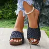 Comercio Electrónico Transfronterizo Europeo y Americano 2026 Flores Tallas Grandes Ropa Playa Verano Extranjero Chanclas de Suela Gruesa para Mujer Venta al por Mayor Tallas Grandes