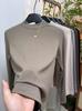 Camiseta Interior de Alto Nivel Gris de Cuello Medio Alto para Mujer, Camiseta de Manga Larga de Invierno Ajustada que se Puede Usar por Fuera, Cálida y Hecha de Terciopelo Alemán