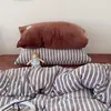 Juego de cuatro piezas de invierno cálido y engrosado estilo coreano ins con puntos y rayas, mezcla de terciopelo de leche, con funda de edredón y sábana de forro polar, 1.8m