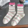 Meias Largas Listradas Color Block Estilo Coreano para Mulheres, Meias de Algodão Puro até a Panturrilha, Sem Costura, Respiráveis, Absorventes de Suor, Etiqueta de Tecido com Letra, Meias Versáteis e Modernas