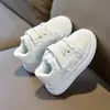Zapatos Infantiles de Primavera y Otoño, Zapatos de una Sola Pieza para Niños Pequeños, Zapatos para Actuaciones de Jardín de Infancia, Tenis de Cuero para Niños, Zapatos Blancos para Niños y Niñas, Zapatos de Tabla con Suela Suave