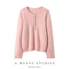 Coleção nova de 2026: Suéter de cashmere com gola Henley e botões de madeira, corte solto, cor sólida, versátil, malha macia e confortável para outono e inverno