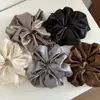 Scrunchie Grande Jacquard de Alta Gama Estilo Francés Vintage Satinado Camelia Lazo para Cola de Caballo Accesorio para el Cabello para Mujeres