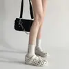 Zapatos Mary Jane de tiras con lunares para mujer, moda nicho primavera/verano 2026, con aumento de altura interno, hebilla de una tira, zapatos de corte bajo de una sola pieza