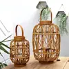 Lanterna de Vento Rattan Artesanal Estilo Nórdico Personalizada Lanterna de Vela Perfumada de Vidro à Prova de Vento para Pátio de Villa Retrô Criativa
