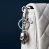 Estilo Punk Calavera 3D Llavero de Metal Encanto de Bolso de Moda Genial para Hombres y Mujeres Nicho Retro Colgador de Llaves de Coche Decoración