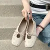 Sapatos Mary Jane Quadrados Retrô com Rebites e Laço Feminino 2026 Novos Casuais Planos de Boca Rasa Sapatilhas