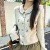 Toma real: Cárdigan de punto con cuello de muñeca y bordado floral delicado para mujer, otoño e invierno, holgado, suave, juvenil, abrigo de punto